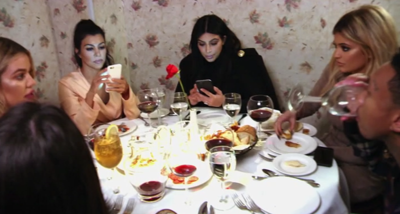 Illustration for article titled Keeping Up With the Kontinuity Errors: There's No Excuse for Kourtney's Late App